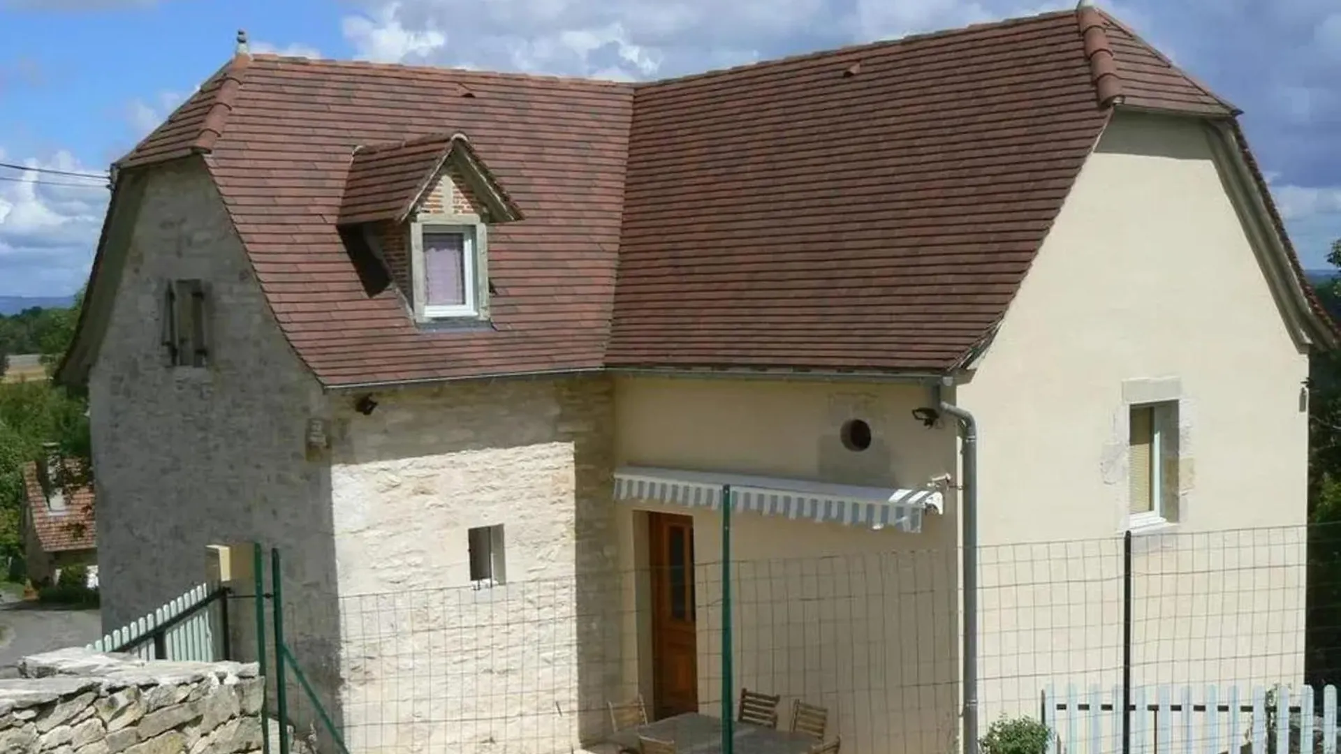 Maison Familiale A Faycelles Avec Terrasse